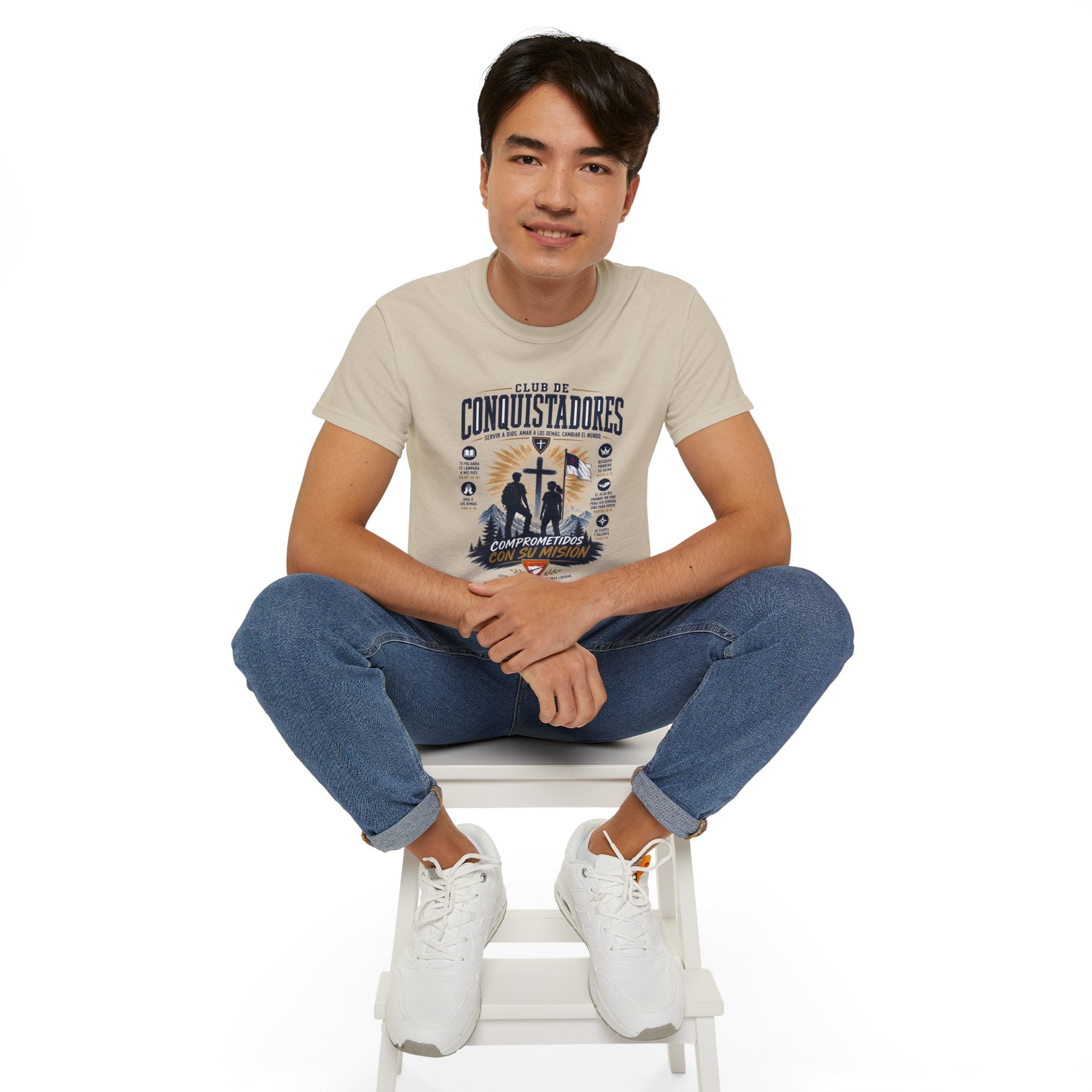 Conquistadores comprometido con su misión T-Shirt | Silueta de cruz cristiana, diseño de insignia de fe