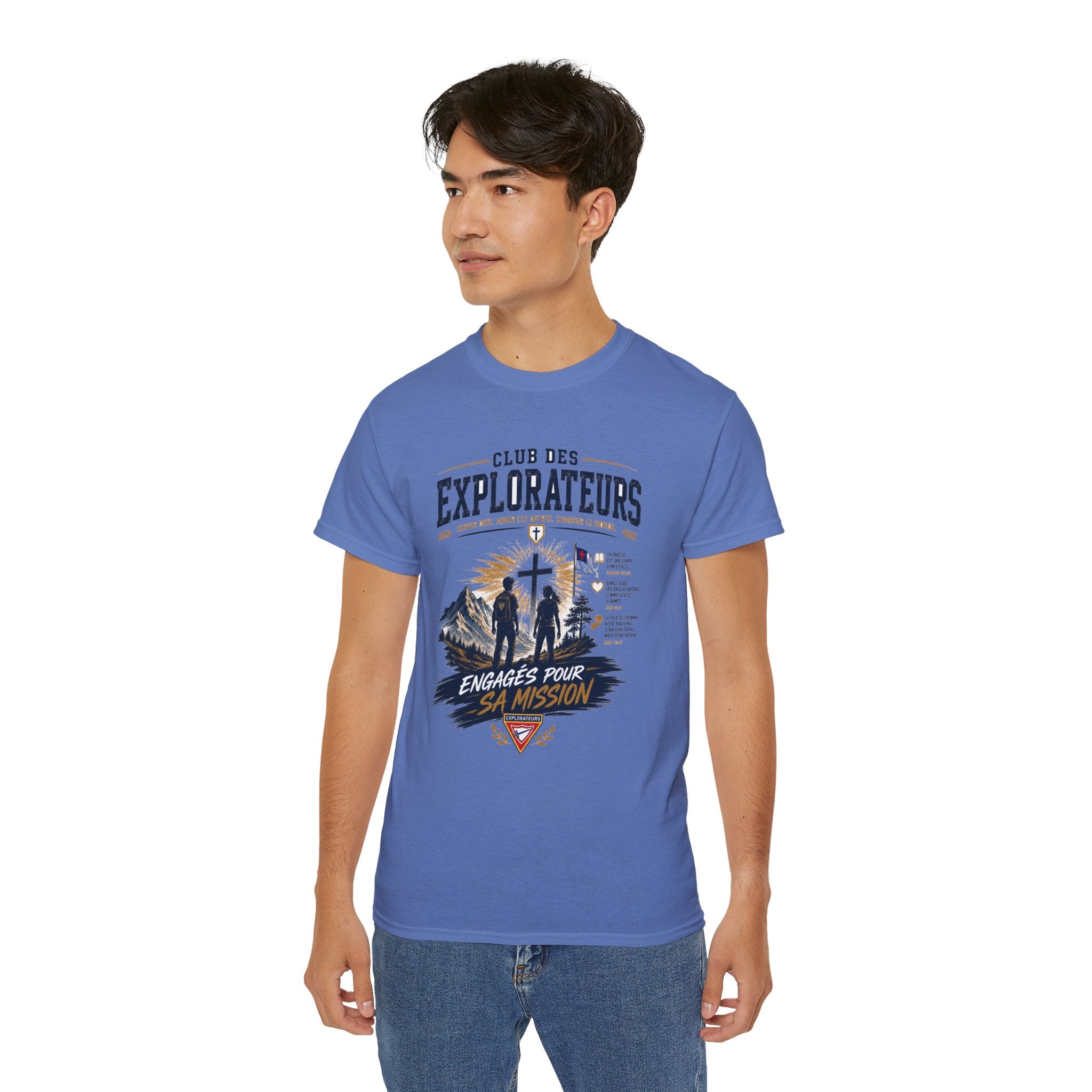 Explorateurs engagés dans leur mission T-shirt | Croix chrétienne silhouette, design d’insigne de foi
