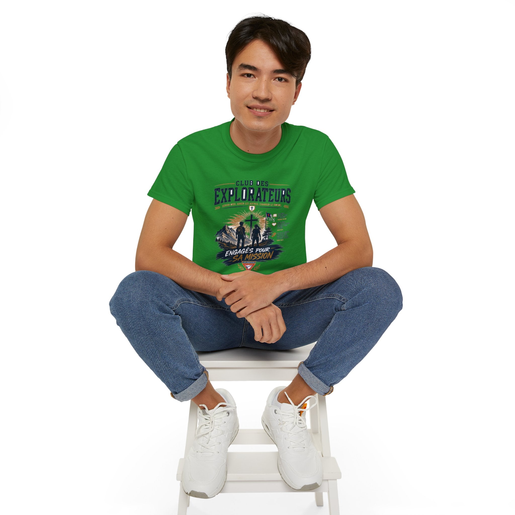 Explorateurs engagés dans leur mission T-shirt | Croix chrétienne silhouette, design d’insigne de foi