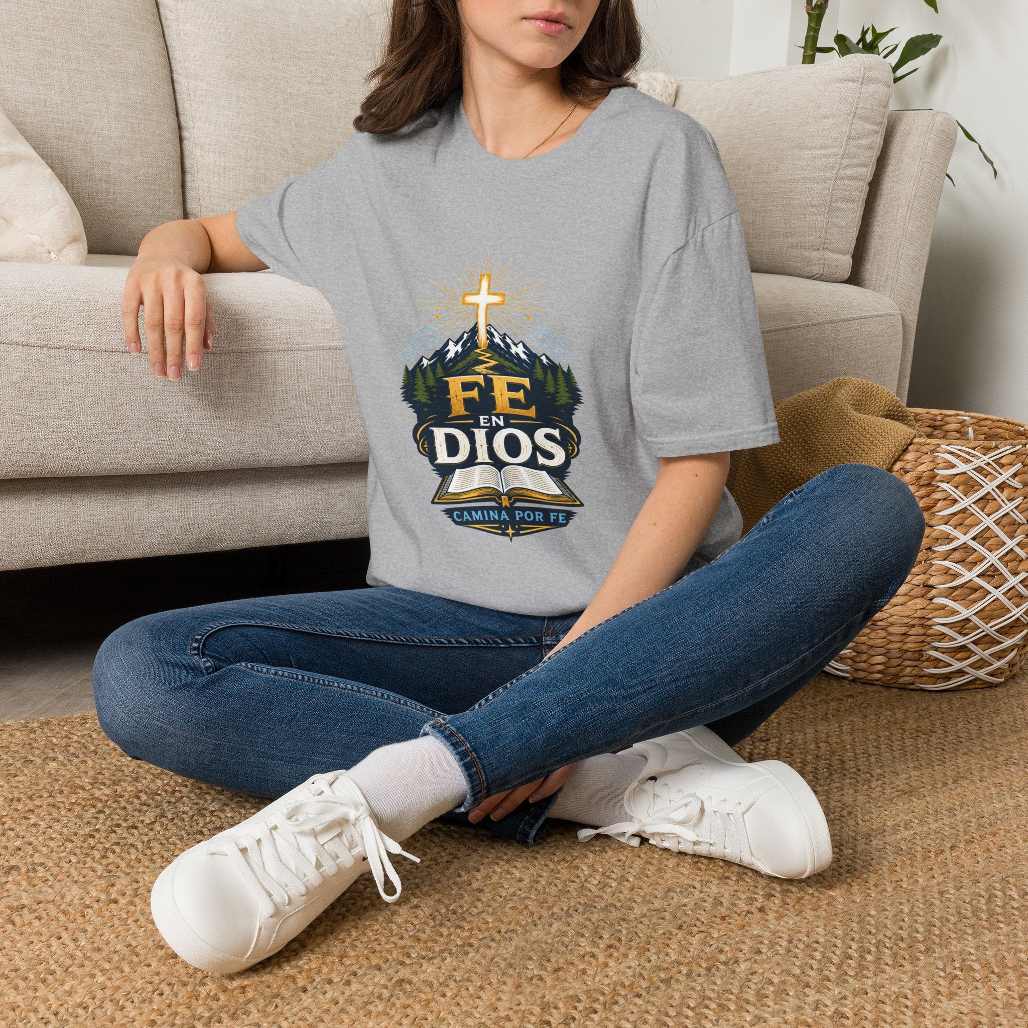 Camiseta — "Fe En Dios" Cross Mountain Christian Tee