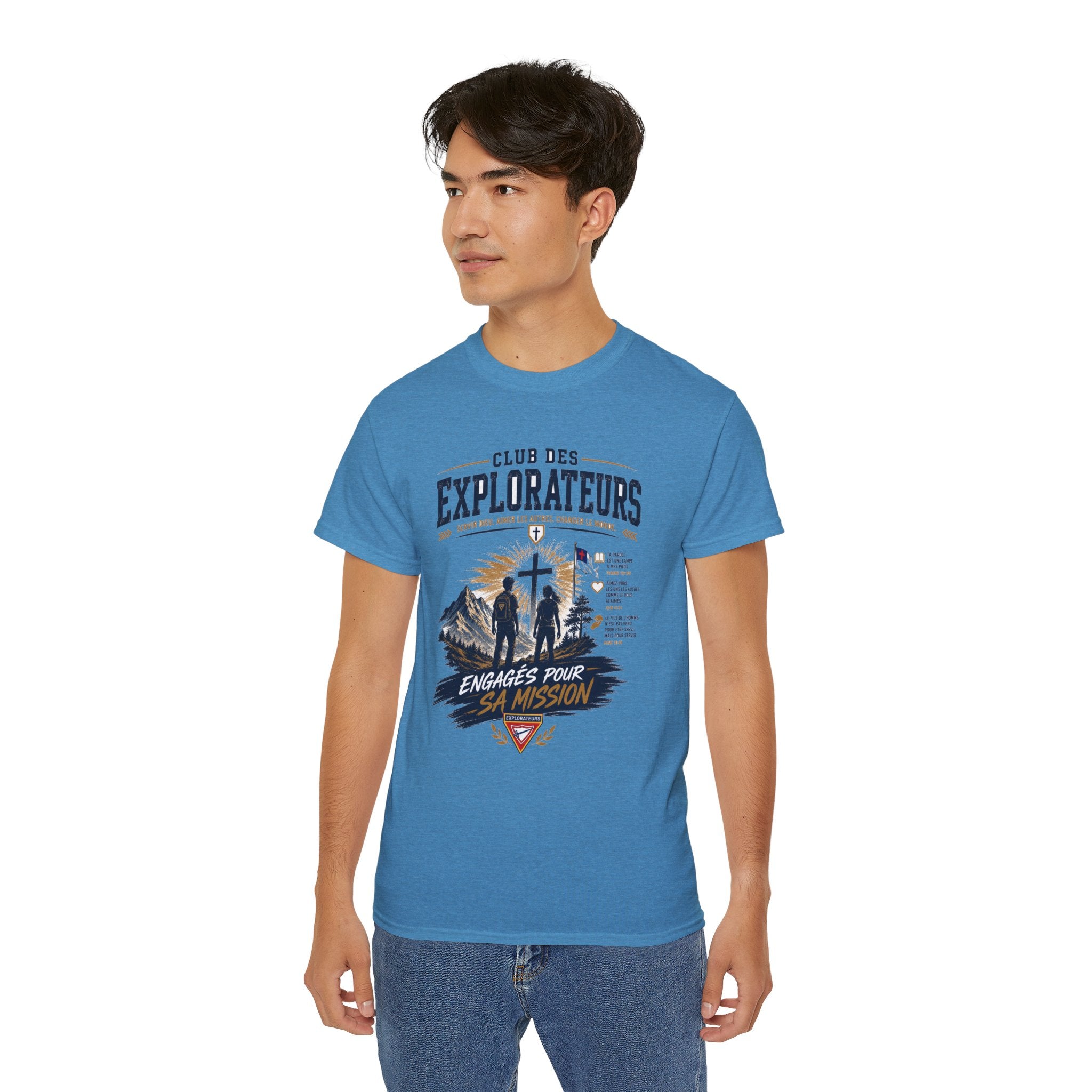 Explorateurs engagés dans leur mission T-shirt | Croix chrétienne silhouette, design d’insigne de foi