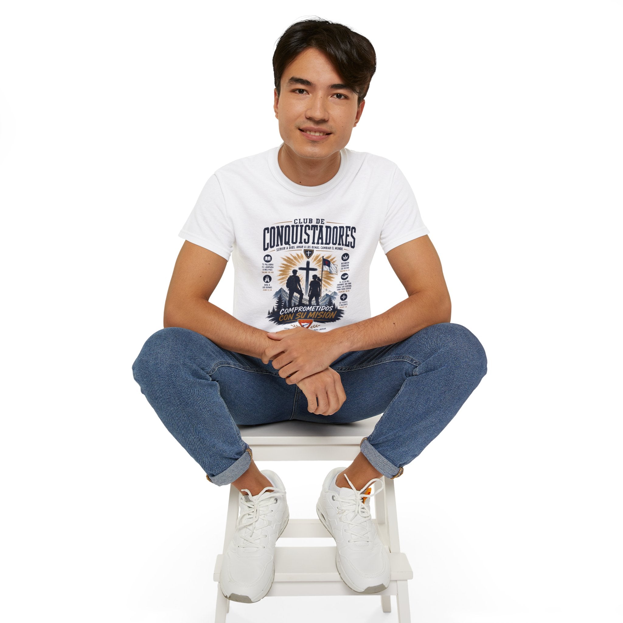 Conquistadores comprometido con su misión T-Shirt | Silueta de cruz cristiana, diseño de insignia de fe