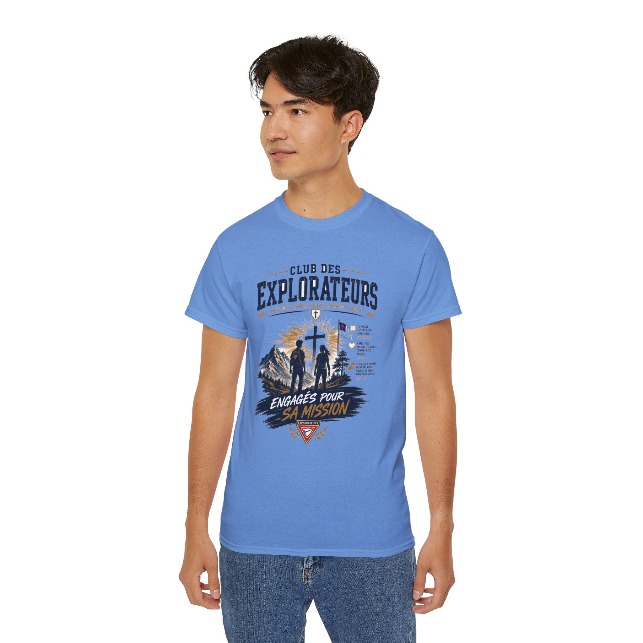 Explorateurs engagés dans leur mission T-shirt | Croix chrétienne silhouette, design d’insigne de foi