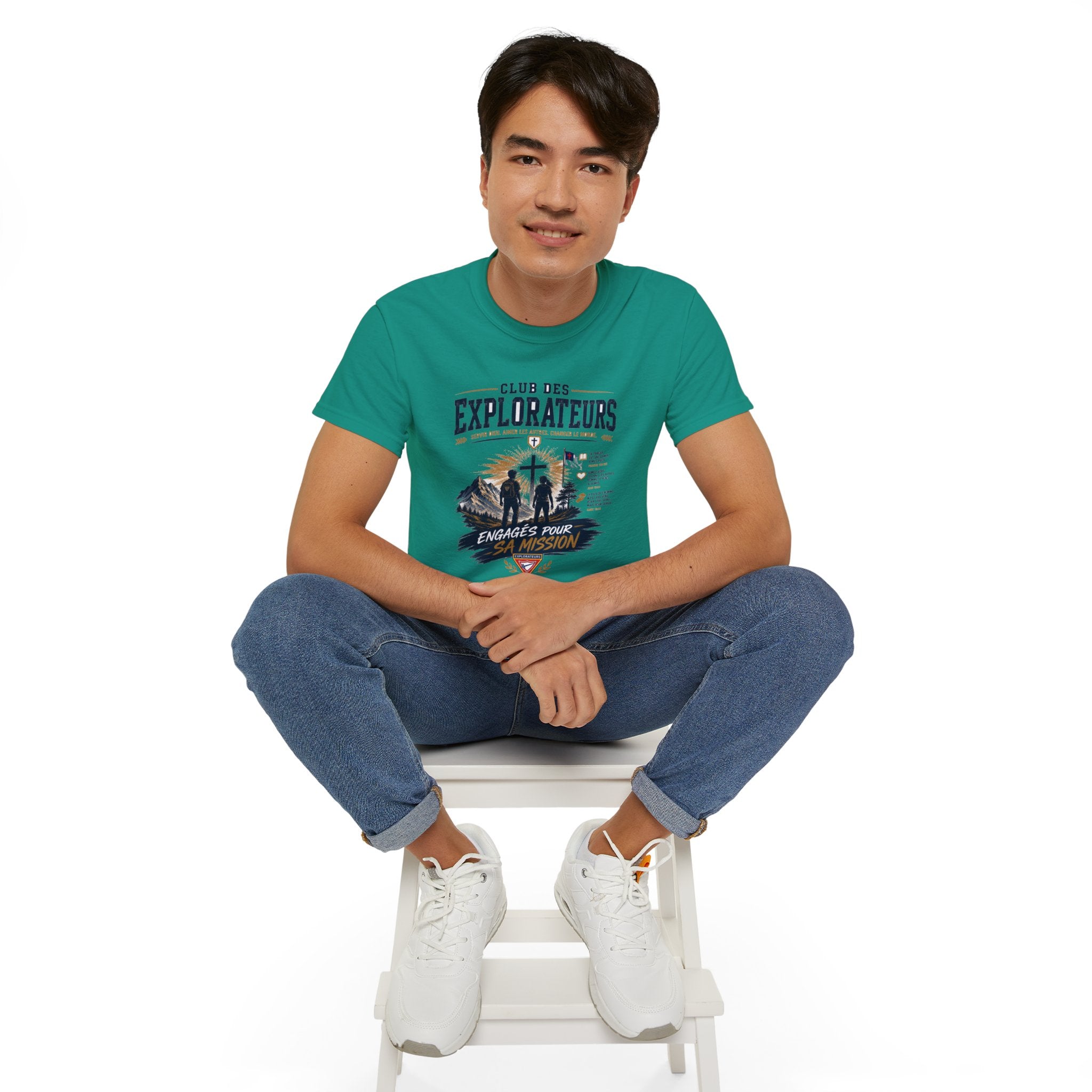 Explorateurs engagés dans leur mission T-shirt | Croix chrétienne silhouette, design d’insigne de foi