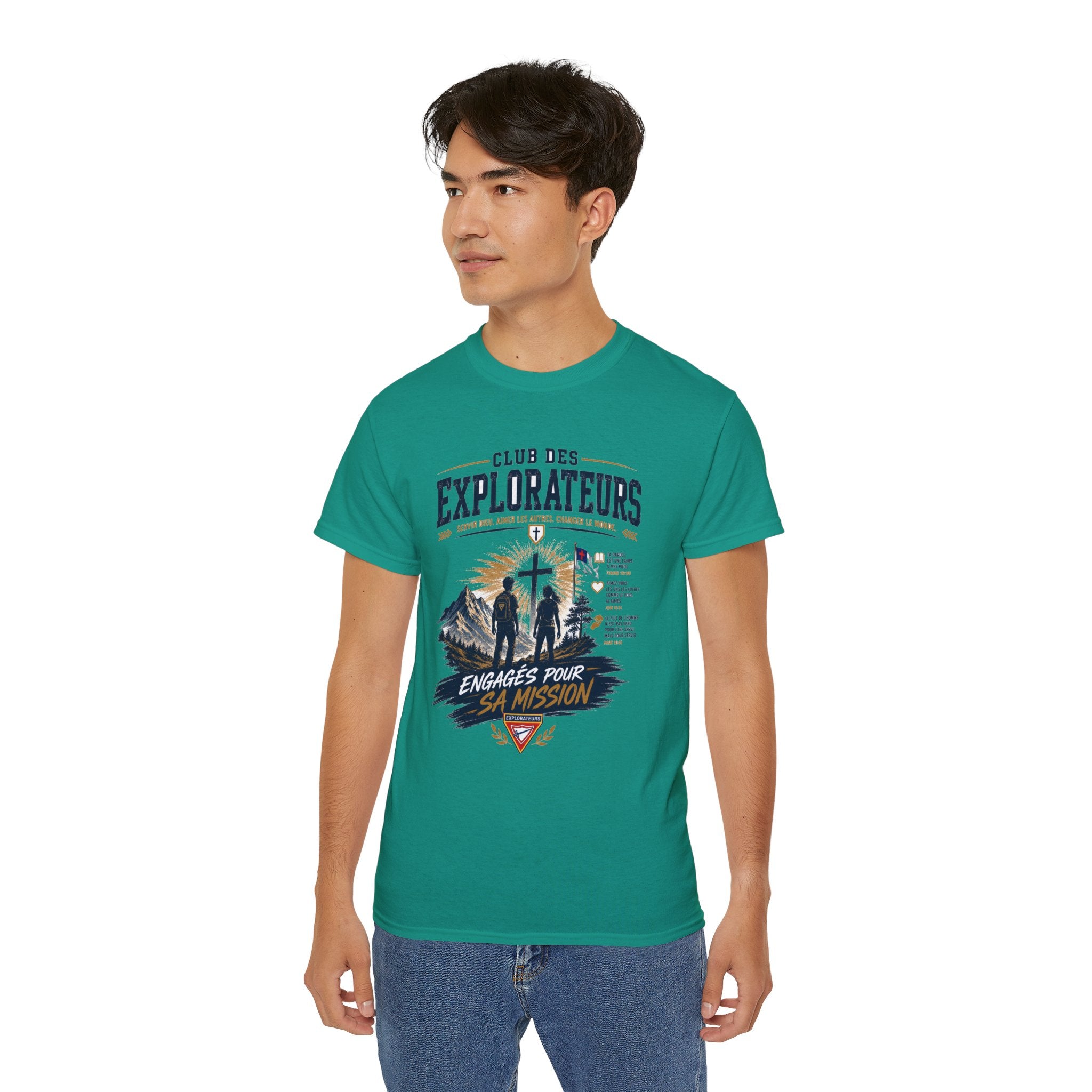 Explorateurs engagés dans leur mission T-shirt | Croix chrétienne silhouette, design d’insigne de foi